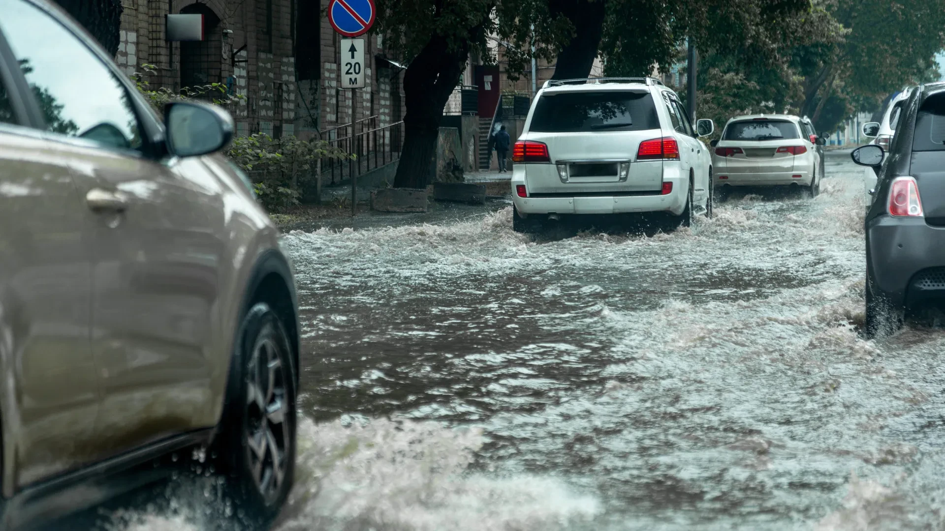 Conduzir sob chuva intensa: dicas essenciais para a segurança