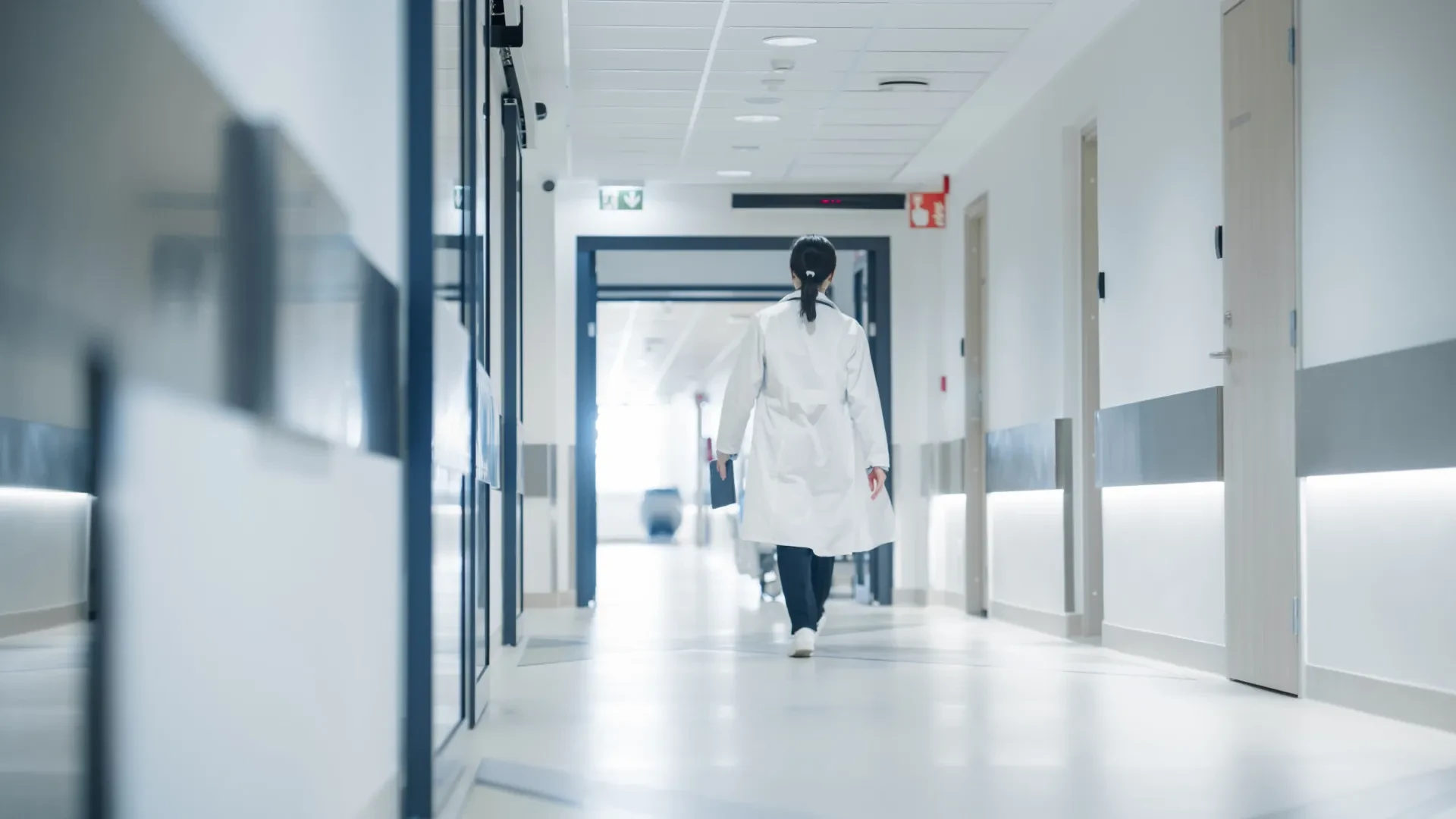 "Cortes na Saúde: Reações Clamorosas ao Aviso da Direção do SNS"