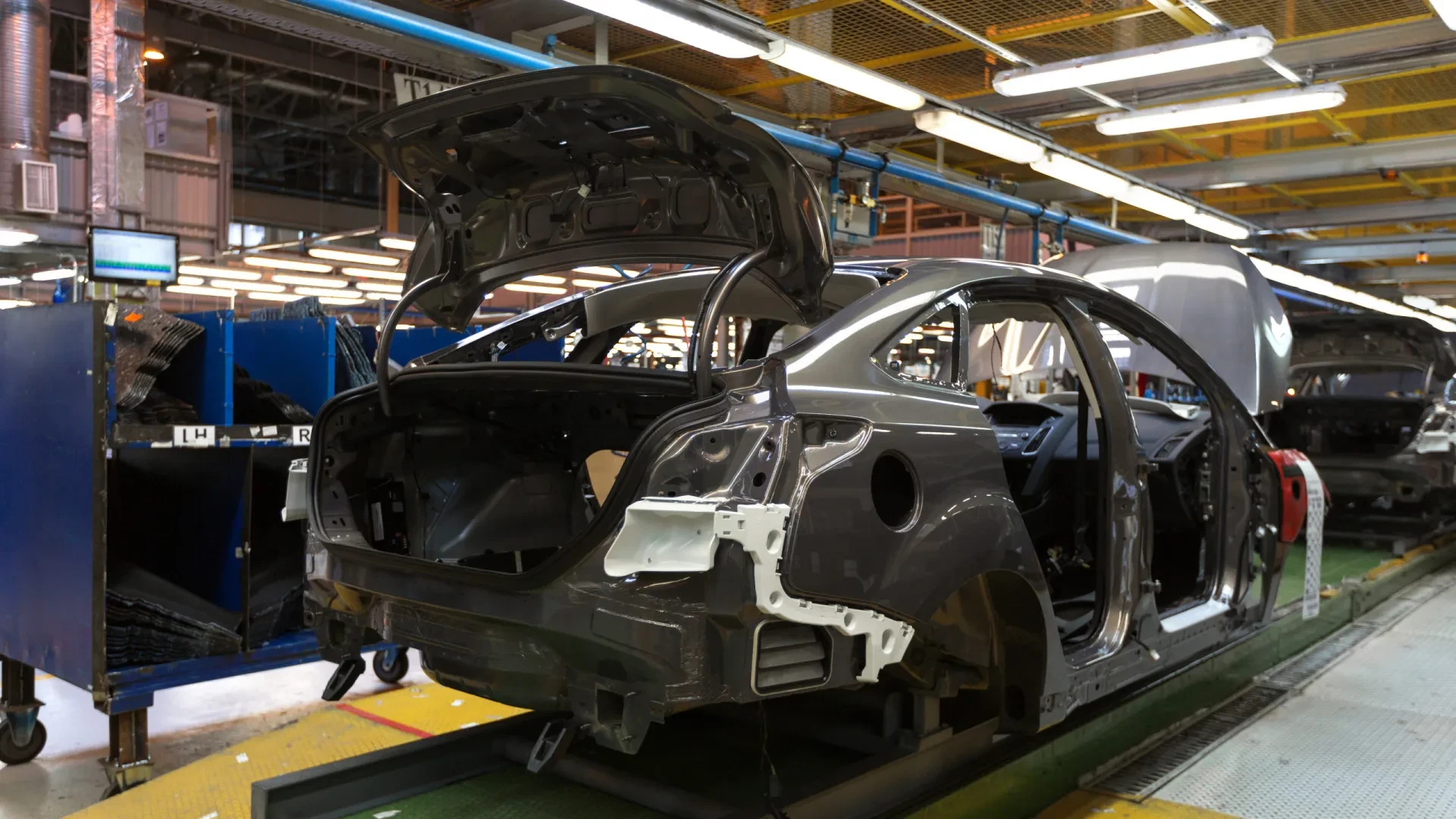 Indústria Automóvel em Alerta: Produção Pode Ser Suspensa