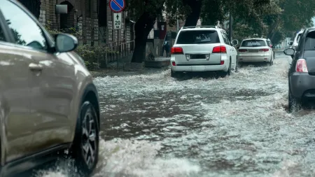 Conduzir sob chuva intensa: dicas essenciais para a segurança