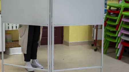 CNE envia queixas sobre cartazes de Ventura ao Ministério Público