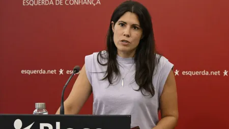 BE interpela Governo sobre revogação da proteção a estudantes ucranianos