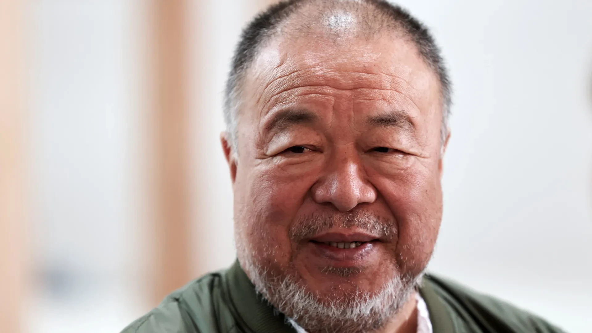 Ai Weiwei marca presença na Bienal de Arte Têxtil Contextile 2026