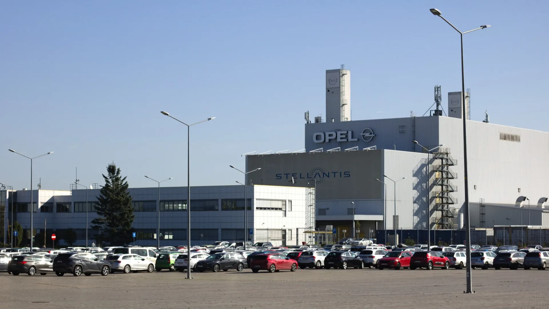 Crise de 'chips' faz Stellantis instaurar um comité de emergência