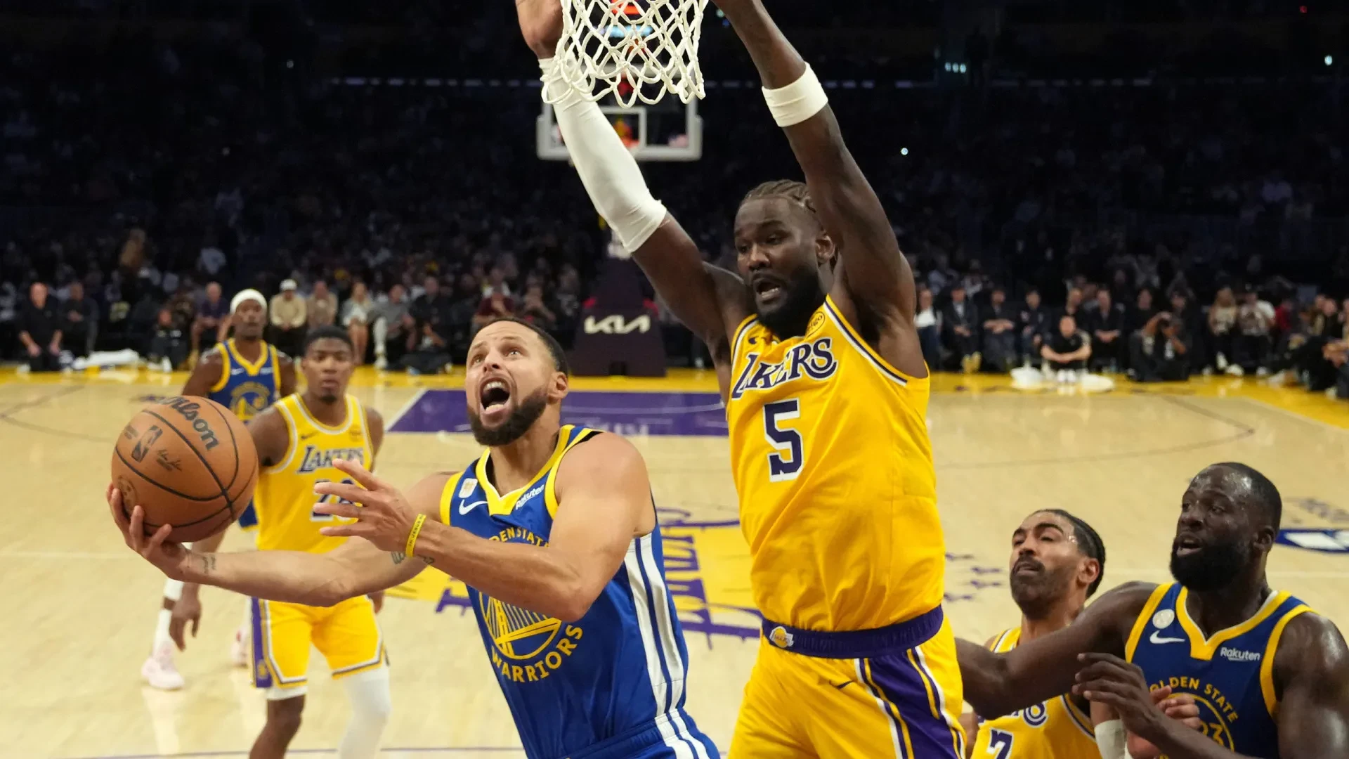 Venda recorde dos LA Lakers aprovada pela NBA