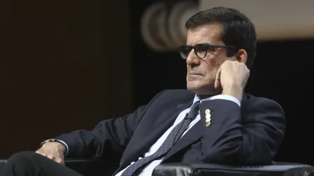 Marques Mendes promove a política e a democracia em discurso de candidatura