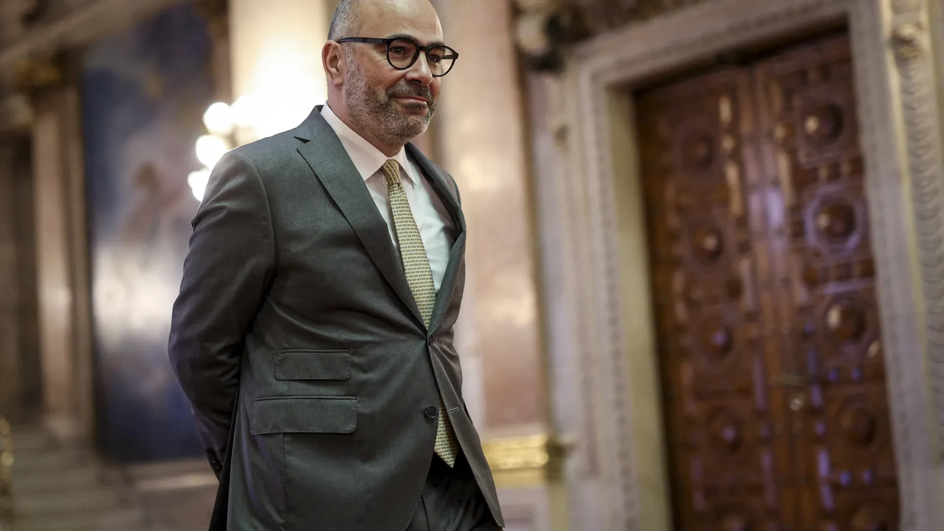 Pinto Luz defende TAP, CP e habitação durante audiência no Parlamento