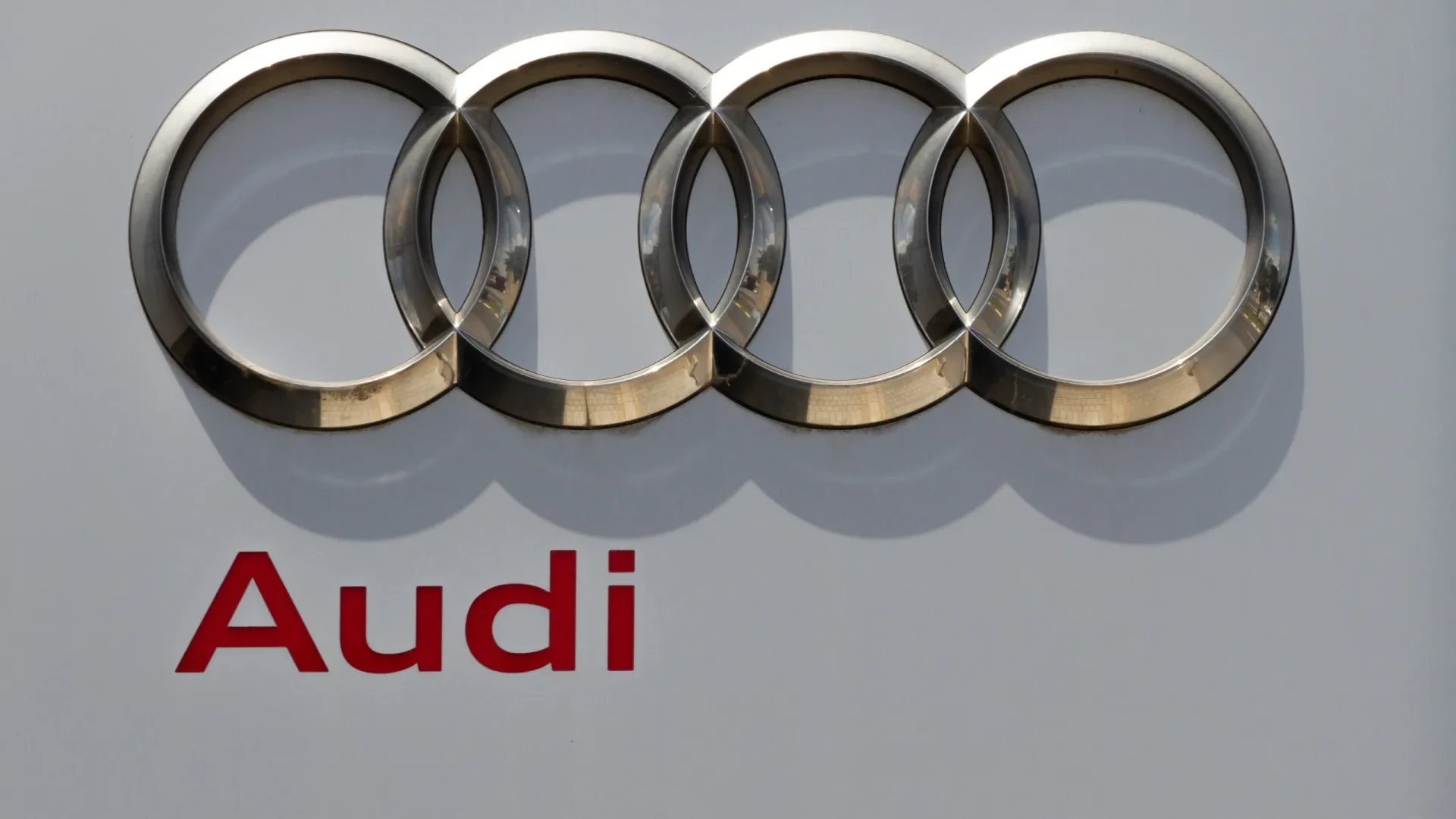 Lucros da Audi caem quase 15% até setembro: impactos das tarifas e do mercado chinês