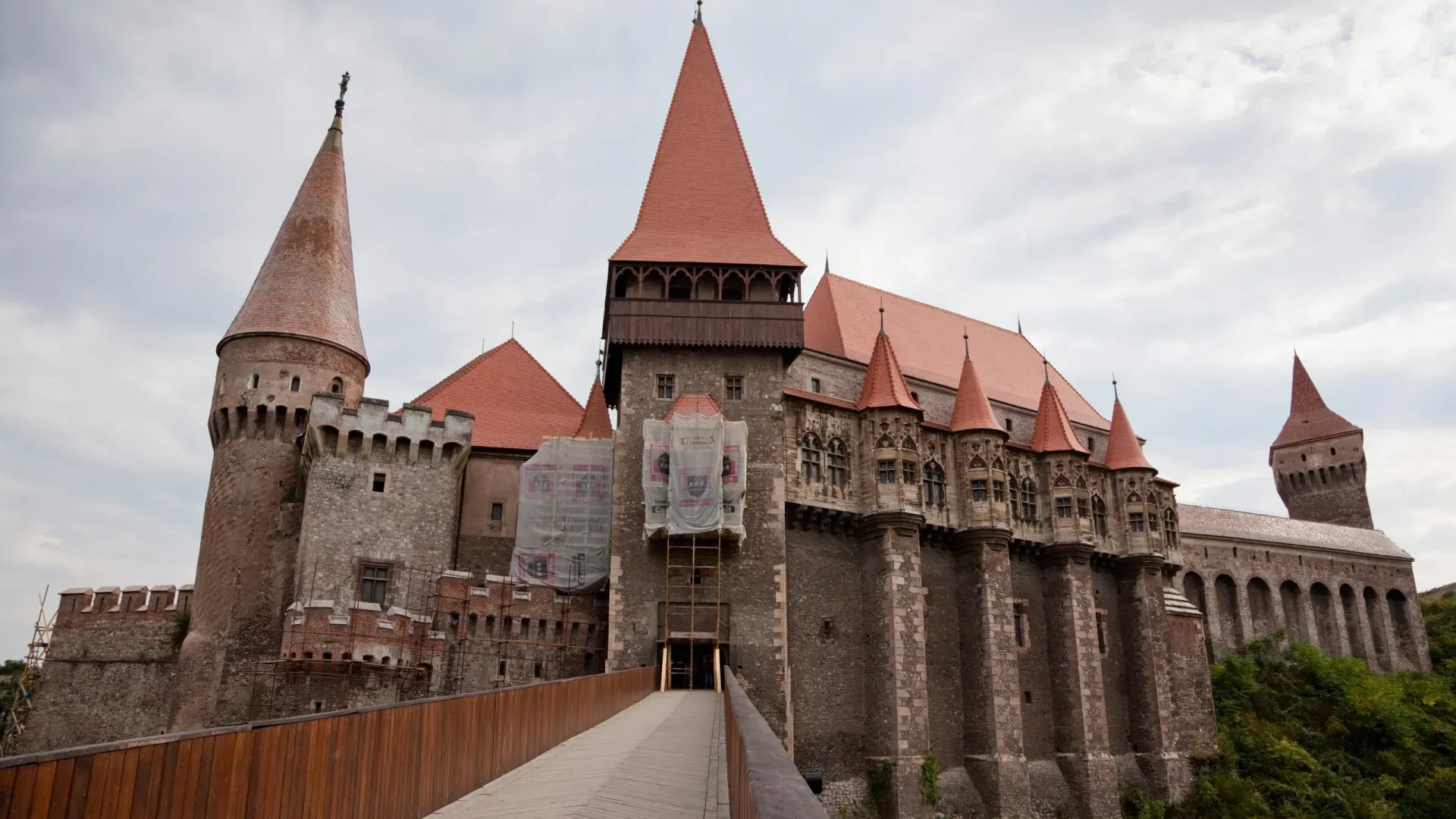 O Fascínio do Medo: Cinco Destinos de Turismo Sobrenatural