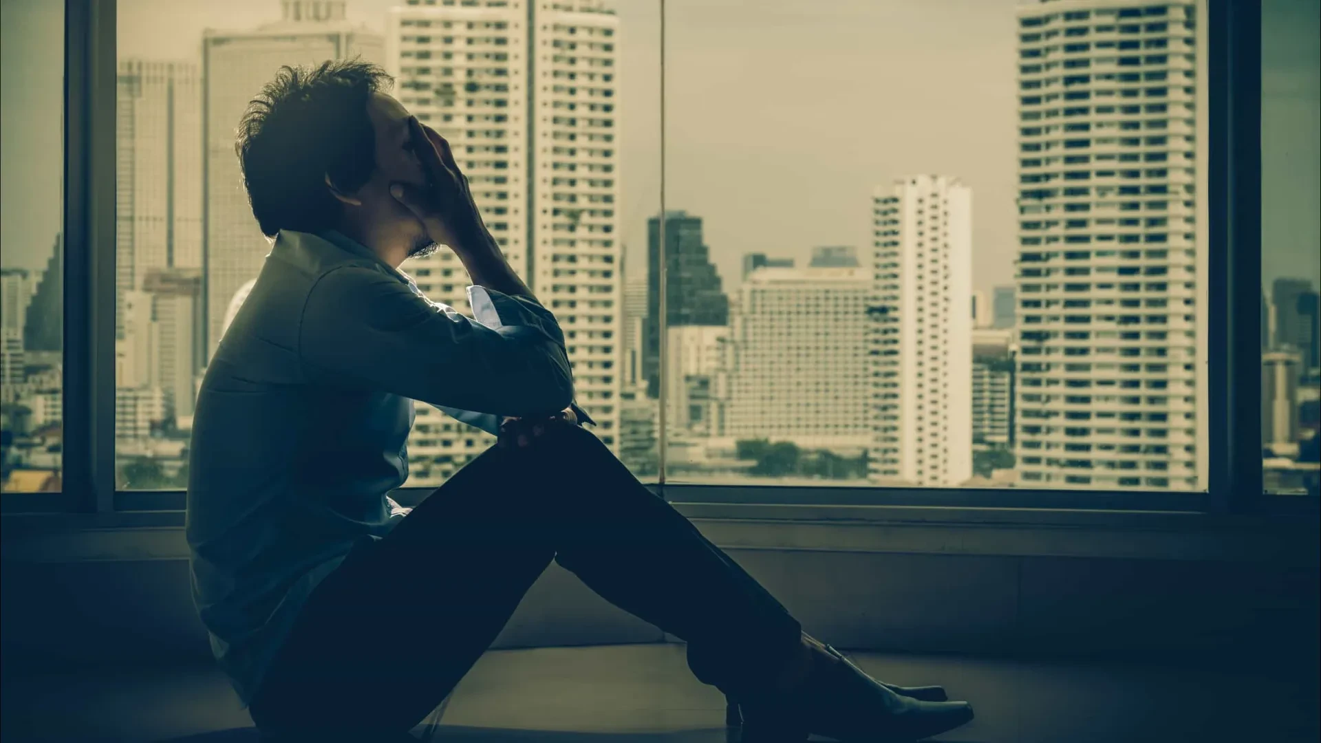 Aumento de pedidos na Linha SOS revela preocupante escalada de ideação suicida entre jovens