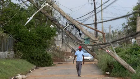 Furacão Melissa deixa 19 mortos e devastação na Jamaica