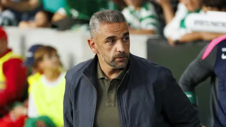 Sporting defronta Alverca com uma nova estratégia em mente