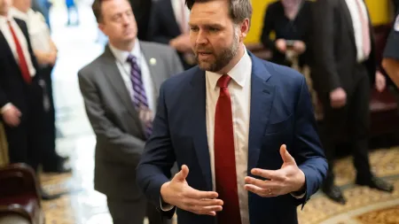 Vance defende a importância de testes para o arsenal nuclear americano