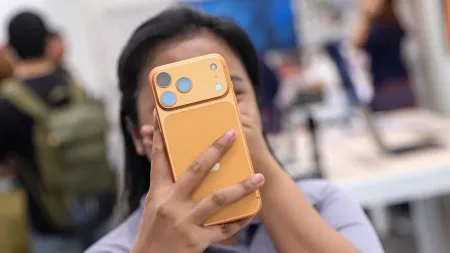 Vendas do iPhone 17 superam projeções, afirma Tim Cook