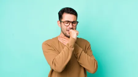 Sete alimentos a evitar para aliviar dores de garganta