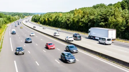 Carregamento de Veículos em Movimento: A Revolução nas Estradas Francesas