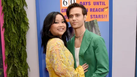 Atriz Lana Condor celebra um ano de casamento nas redes sociais