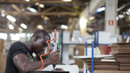 Taxa de desemprego no Brasil atinge 5,6%, o patamar mais baixo desde 2012