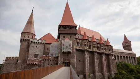 O Fascínio do Medo: Cinco Destinos de Turismo Sobrenatural