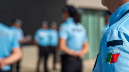 Mulher detida no aeroporto de Lisboa por posse de armas proibidas