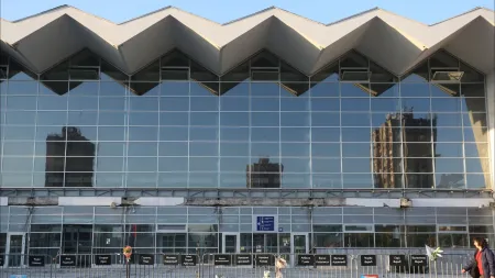 Comboios parados na Sérvia após alerta de bomba antes de homenagem