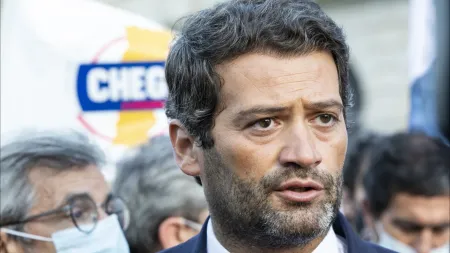 Primeiro-ministro é acusado de usar ministra da Saúde como 'bode expiatório'