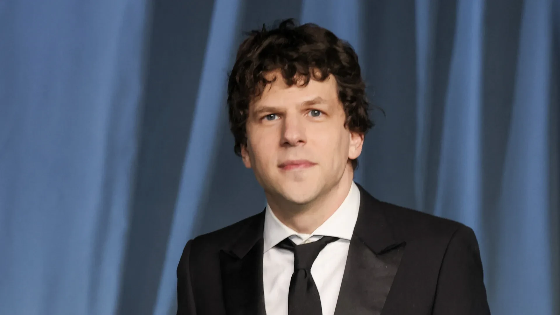 Ator Jesse Eisenberg decide doar um rim em dezembro