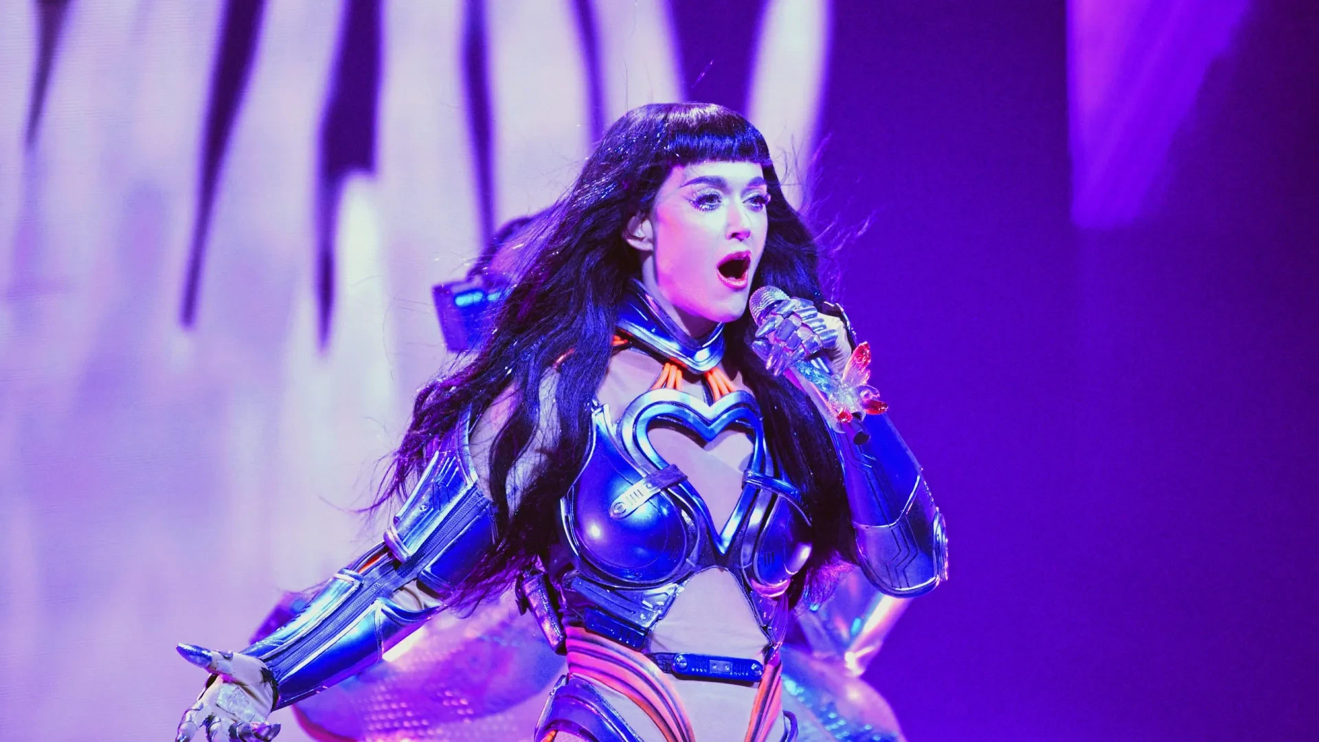 Katy Perry Declara-se Indisponível Após Pedido de Casamento de Fã