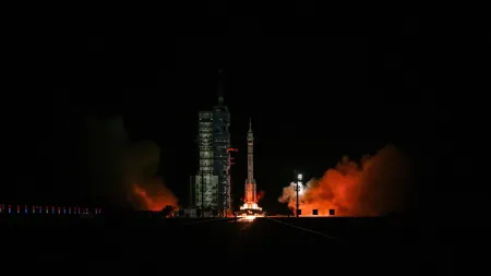 Missão Shenzhou-21 atinge a estação espacial chinesa com novo recorde