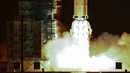 Shenzhou-21 realiza acoplagem recorde à estação Tiangong com três taikonautas