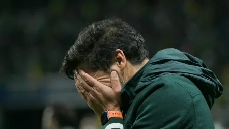 Abel Ferreira se emociona após vitória histórica do Palmeiras