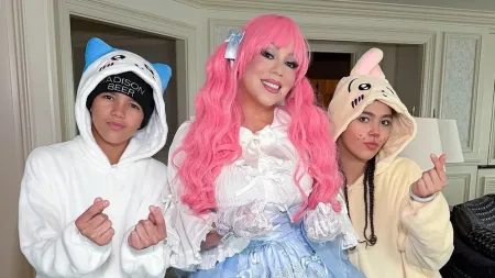 Mariah Carey comemora Halloween em Tóquio com os filhos gémeos