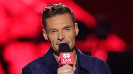 Ryan Seacrest lamenta a perda do pai aos 79 anos