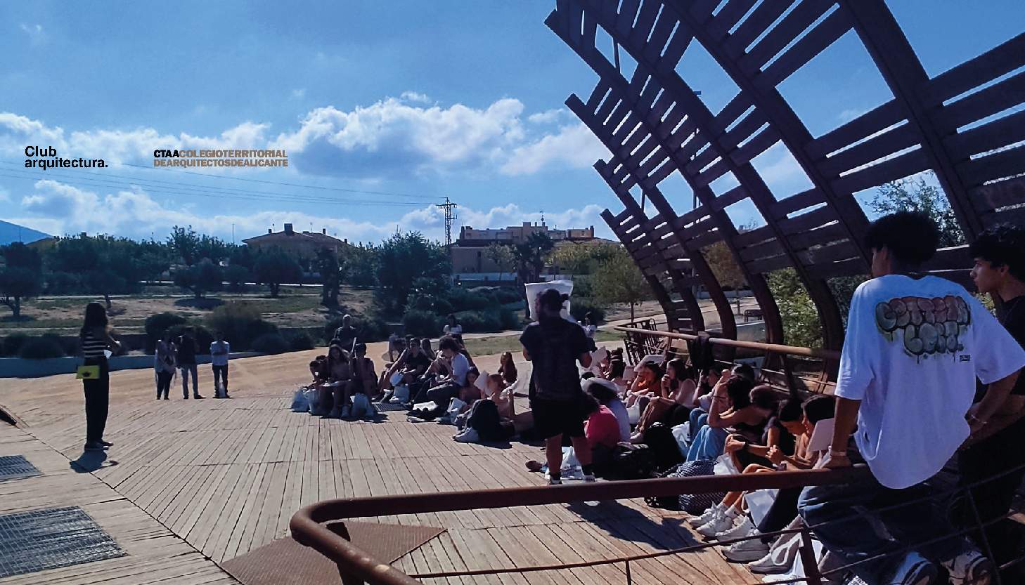 Concurso de arte juvenil sobre la pasarela de Petrer, de Carme Pinós