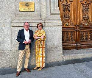 Emilio Vicedo (Presidente CTAA) junto a Laura de Francisco Molano (Miembro de la Junta de COAATM)