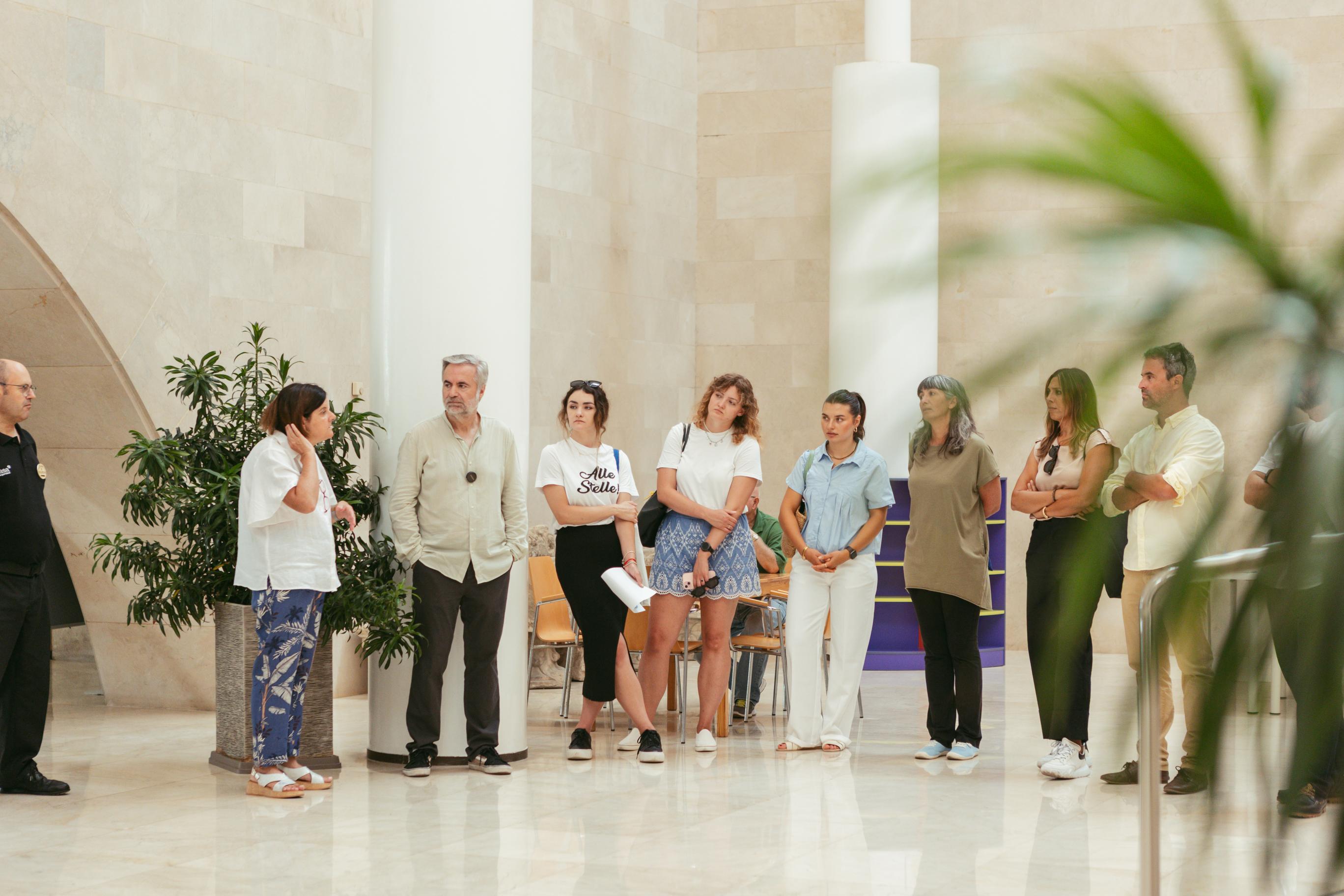 Visita y exposiciones en Orihuela. Muestra Arquitectura Reciente en Alicante 2022-2023 y Casa Cebolla. Galería de imágenes