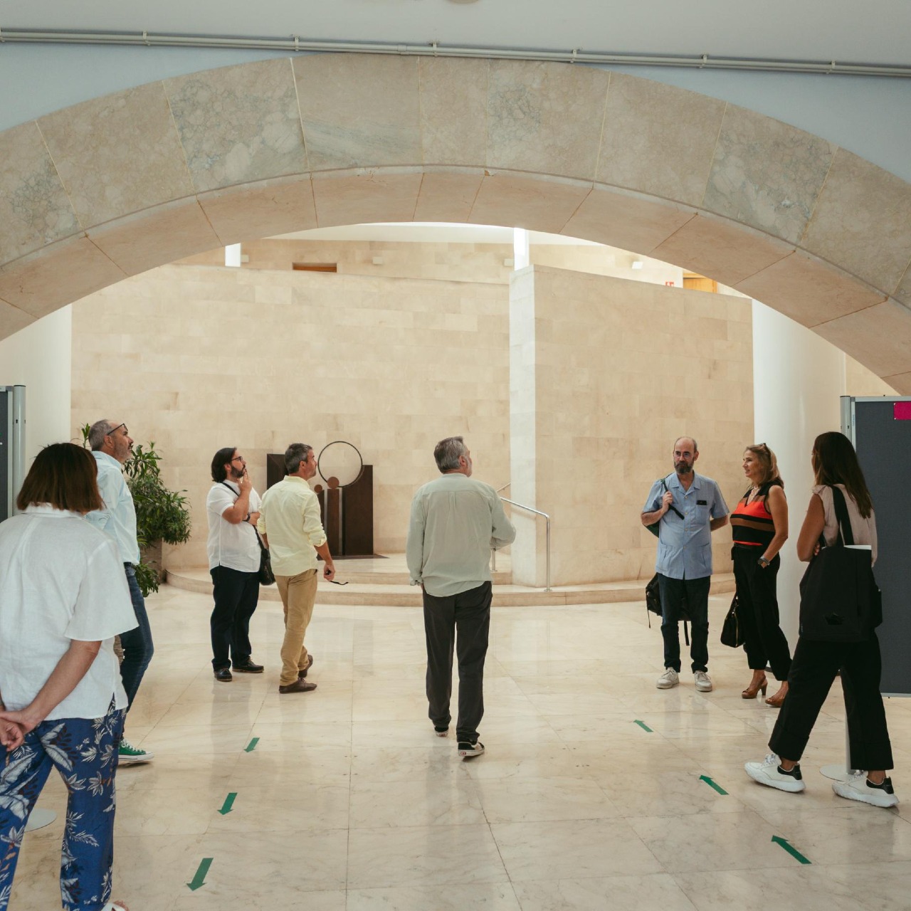 Visita y exposiciones en Orihuela. Muestra Arquitectura Reciente en Alicante 2022-2023 y Casa Cebolla. Galería de imágenes